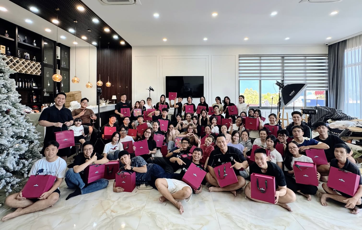 Đội ngũ Ethan Ecom dịp Trung Thu 2025