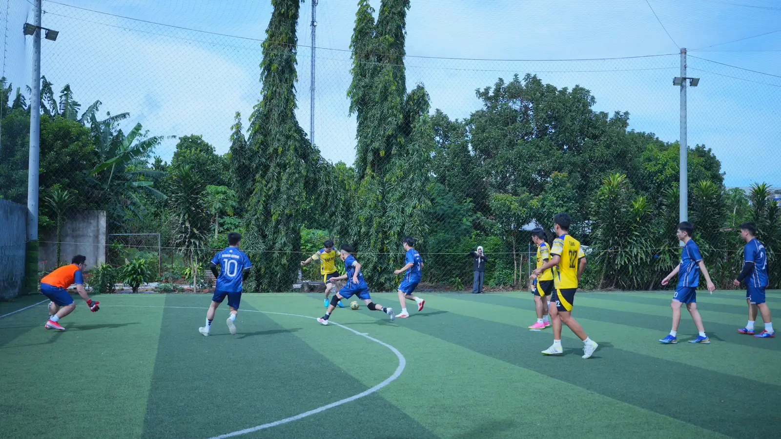 Các cầu thủ Ethan Ecom tranh bóng trên sân cỏ tại Hội thao Ethan 2026